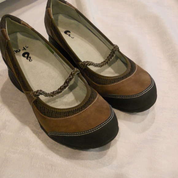 AHNU WOMENS 9 SHOES WALKING CASUAL OUTDOOR - Picture 3 of 4